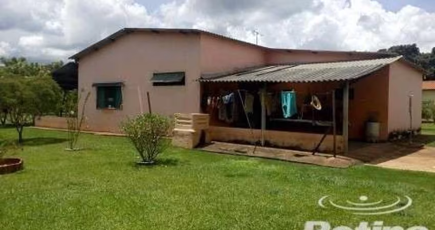 Chacara à venda, 4 quartos, Jockey Camping - Uberlândia/MG - Rotina Imobiliária