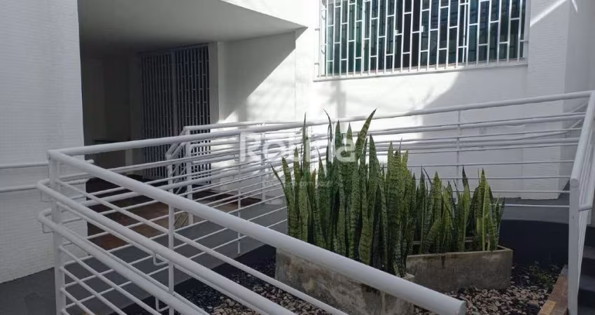 Casa à venda, 3 quartos, Centro - Uberlândia/MG - Rotina Imobiliária