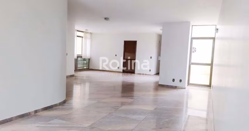 Amplo apartamento no Centro