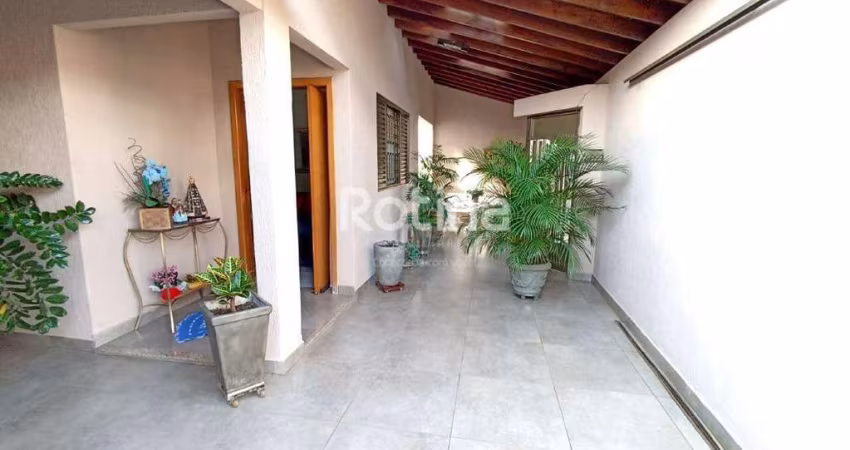 Casa à venda, 3 quartos, Santa Mônica - Uberlândia/MG - Rotina Imobiliária