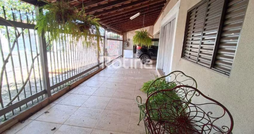 Casa à venda, 3 quartos, Santa Mônica - Uberlândia/MG - Rotina Imobiliária
