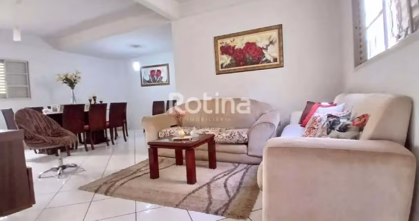 Casa sobrado à venda, 3 quartos, Tubalina - Uberlândia/MG - Rotina Imobiliária
