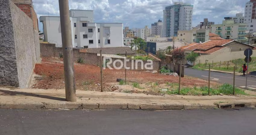 Terreno de esquina à venda no bairro Fundinho