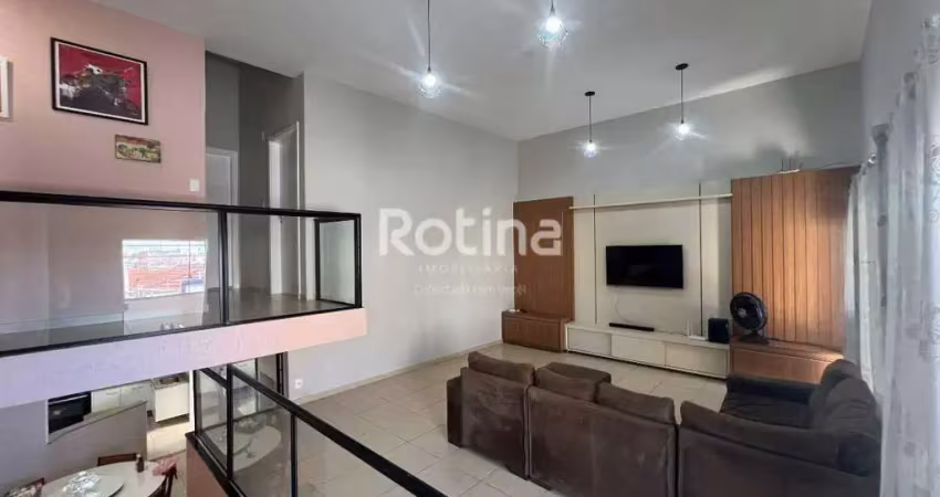 Casa Sobrado à venda, 3 quartos, Centro - Uberlândia/MG - Rotina Imobiliária