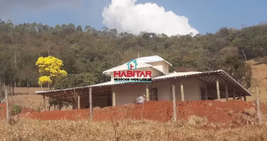 Lindo sitio, terreno 1.500 metros, semi condomínio, casa com excelente acabamento, aquecimento solar