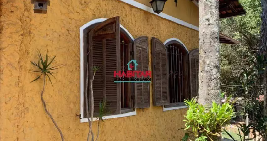 Sítio em itatiaiuçu com 30.000 nm².  linda casa com 04 quartos, 01 suíte, 02 banheiros.