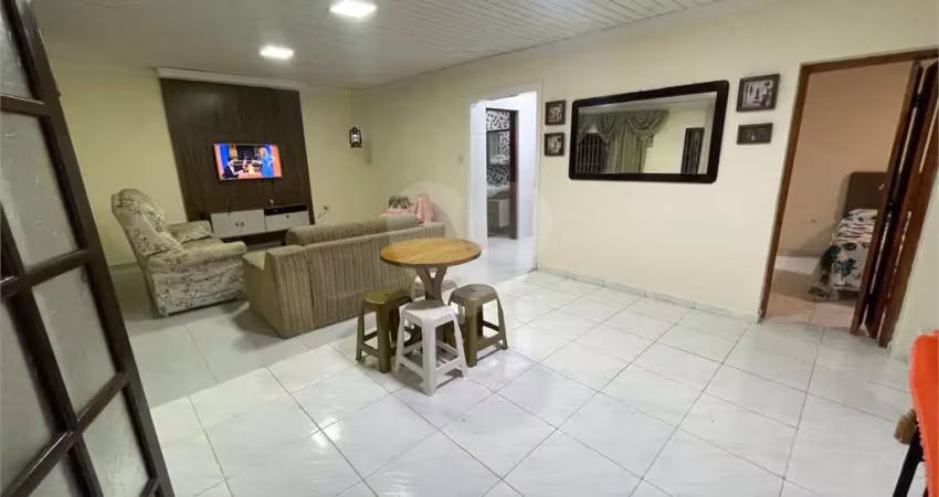Casa à venda com 3 quartos, sendo 2 suítes,  em jardim caraminguava, peruíbe - sp