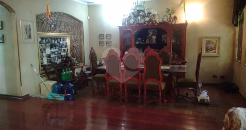 Casa com 4 quartos à venda em Vila Galvão - SP