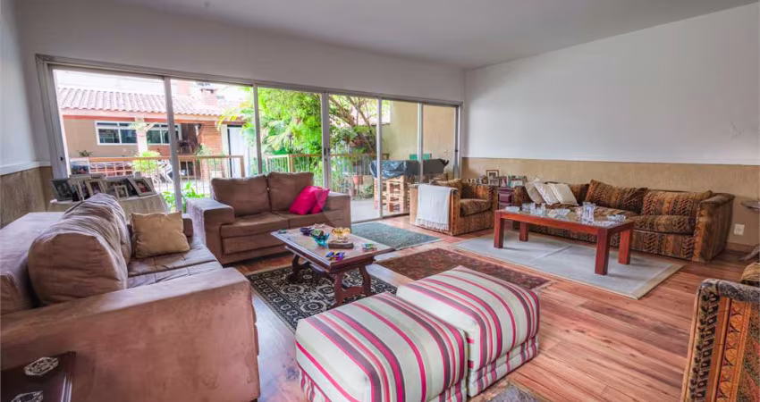 Casa com 5 quartos à venda em Vila Rosália - SP