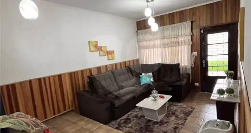 Casa com 3 quartos à venda ou para locação em Vila Galvão - SP