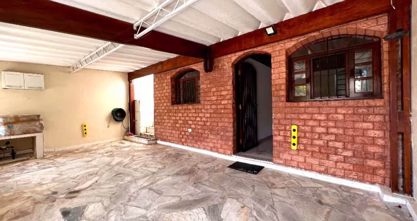 Casa 3 dormitórios  à venda em Vila Linda - Santo André