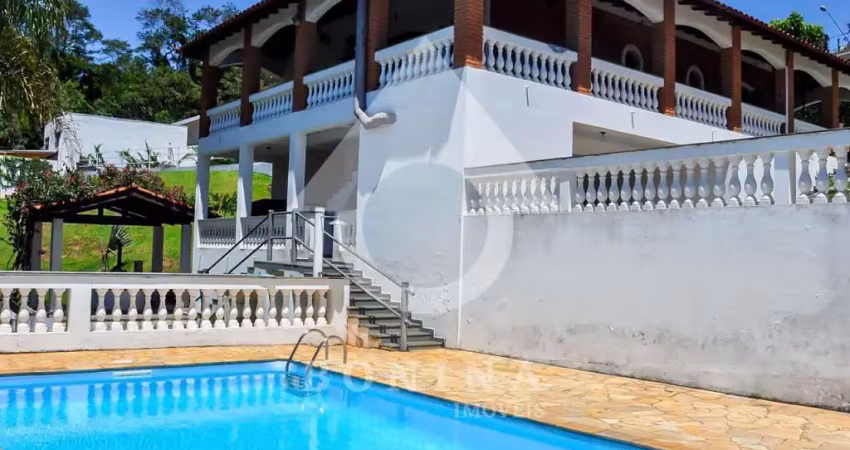 Belíssima casa de campo com vista panorâmica à venda no Condomínio Cachoeiras do Imaratá em Itatiba