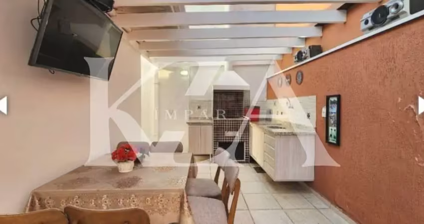 Casa mobiliada com 3 dormitórios, área gourmet e vagas cobertas em bairro tranquilo