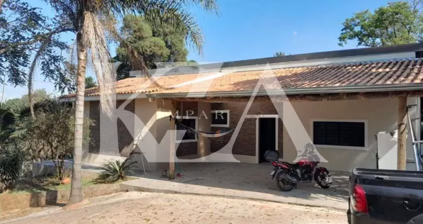 Chácara a venda com terreno de 5.000m2 e 300m2 de área construída com 3 dorms 1 suíte, churrasqueira e pomar no bairro bom jardim em jundiaí