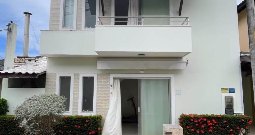 Casa duplex mobiliada com sacada e bem arejada no Portão do Sol - Lauro de Freitas