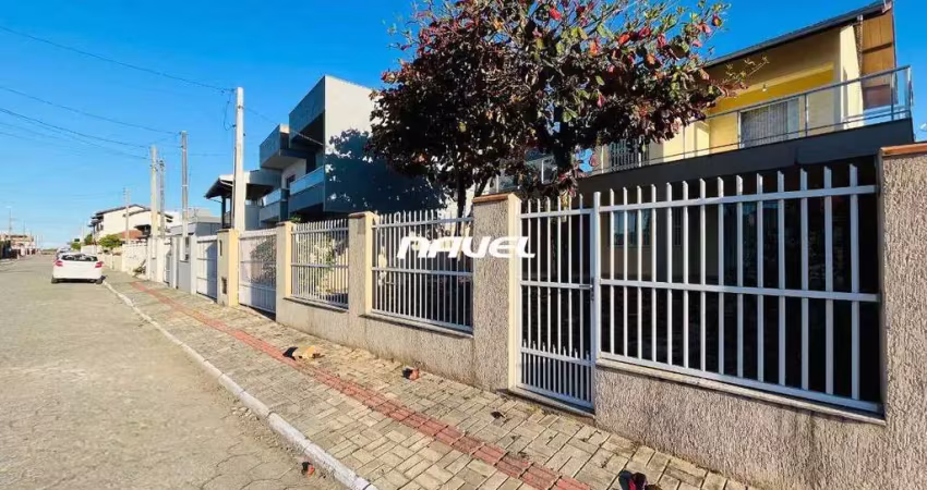 Linda casa quadra mar no centro de navegantes – locação anual
