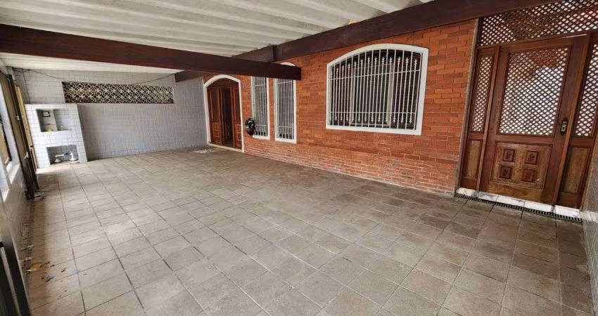 casa a venda na guilhermina apenas 350 metros da praia.