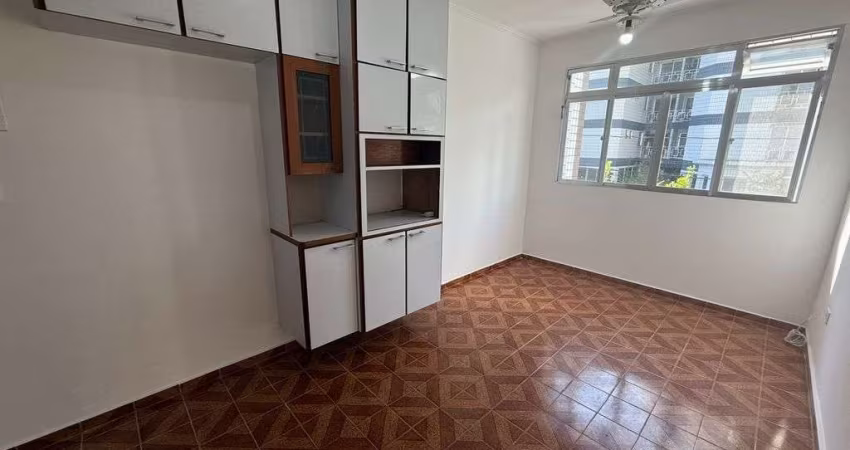 Apartamento locação 2 dormitórios no Bairro Canto do Forte - 280 metros da praia