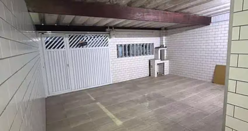 Casa com quintal a venda no tude bastos - 2 dormitórios.