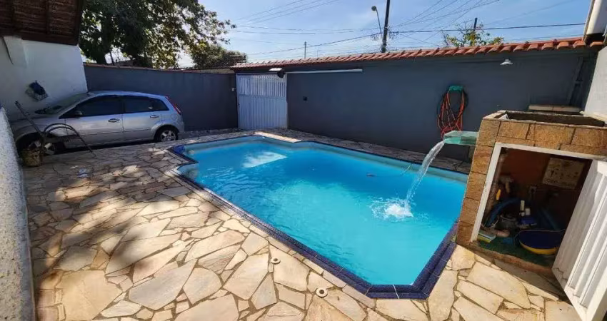 Casa térrea á venda na mirim área goumert - 300 metros da praia por $650.000,00