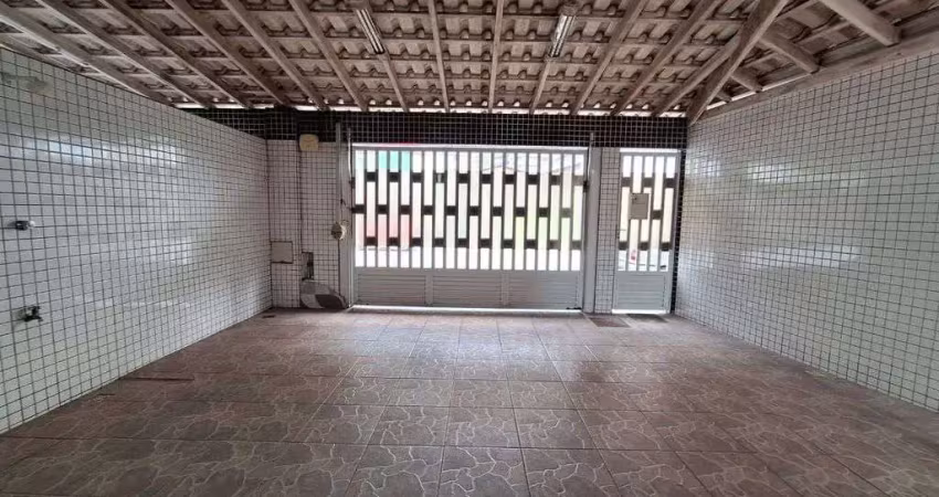 Casa para locação e venda no canto do forte - 3 dormitórios, sendo 1 suíte.