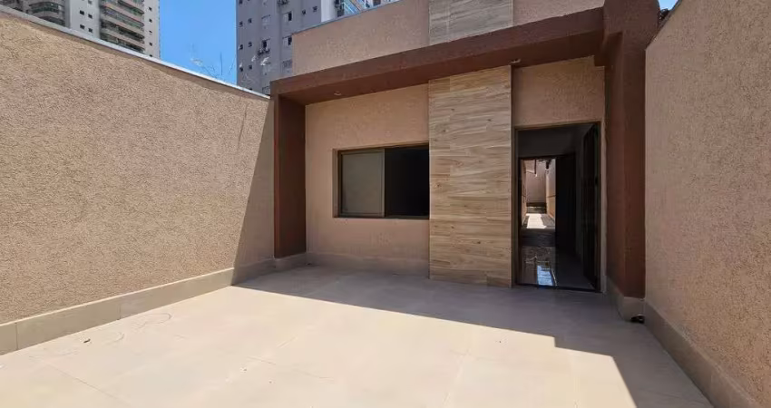 Casa geminada a venda na aviação - 2 suítes, piscina e churrasqueira a carvão.