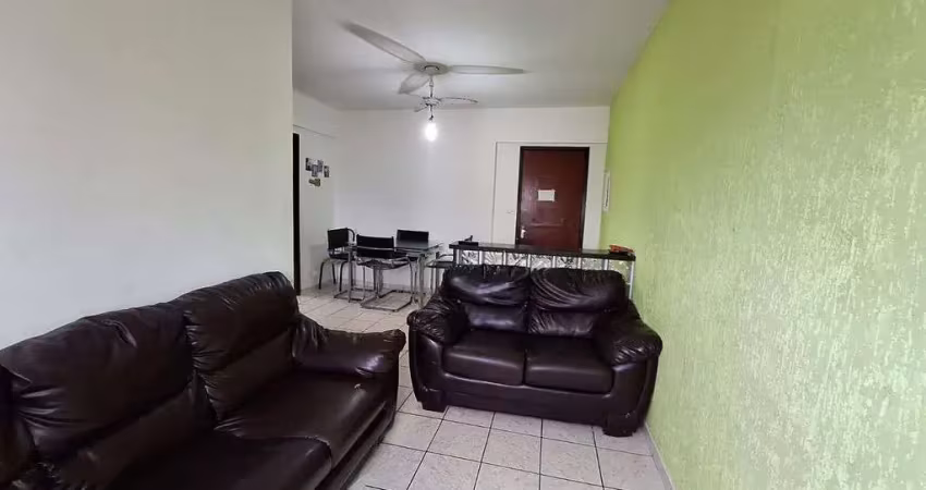 Apartamento à venda com 1 dormitório, 200 mts do mar.