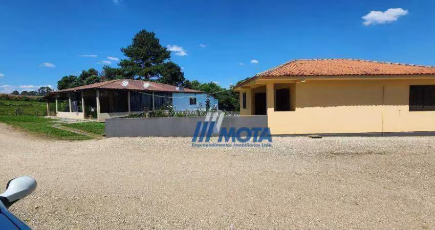 Lindo sitio a venda contenda 12,1 alqueires com 2 casas sede 2 barracões e área de plantação
