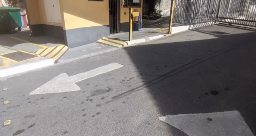 Casa em condomínio próx shopping bonsucesso-r$ 1.300,00 aceita deposito