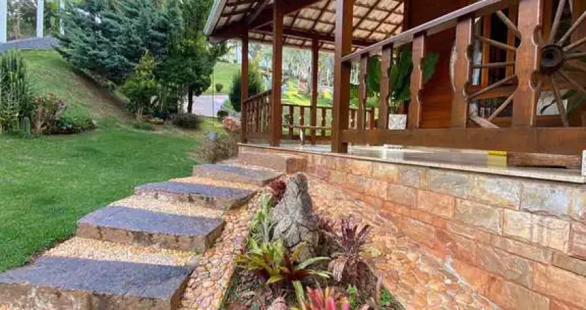 Lindo sítio com acabamento impecavel e uma bela vista com lago