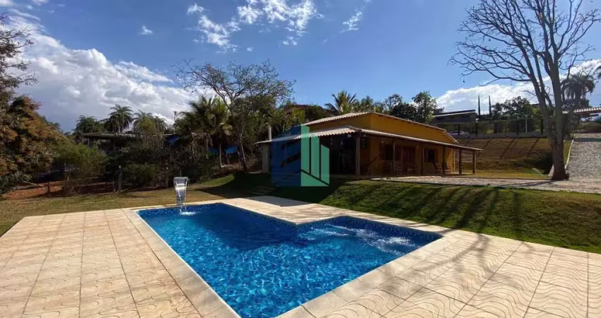Sítio em condomínio fechado com piscina e lagoa em mateus leme – mg