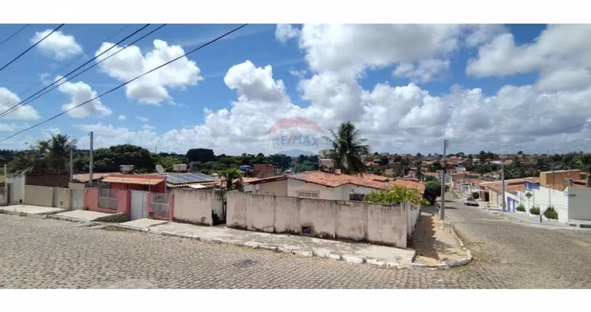 Oportunidade Casa com 2/4 no pajuçara 80m2 área util e 286m² área total