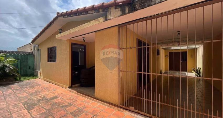 Casa em Lagoa Nova - R$ 350.000,00 - 4 Quartos, 3 Banheiros, 03 salas, 02 cozinhas, 01 área de serviço, 01 lavanderia