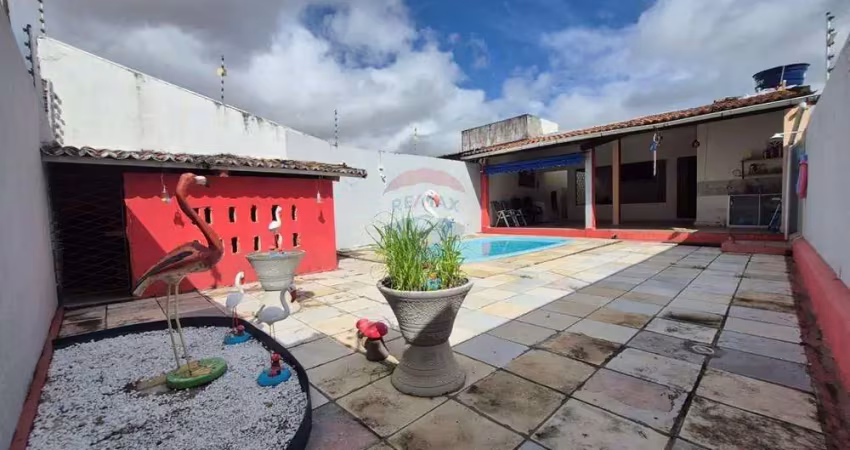 A venda - casa com piscina, 3 quartos 2 suítes, estrutura para 1º andar - aceita financimento