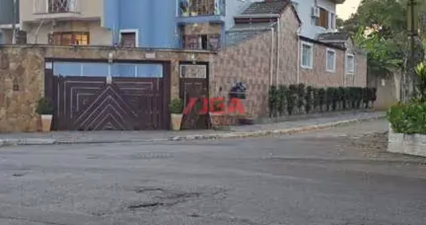 Sobrado  em condomínio  jardim campo grande, são paulo-sp  3 quartos, 3 suítes, 2 salas  5 banheiros  4 vagas  190m².