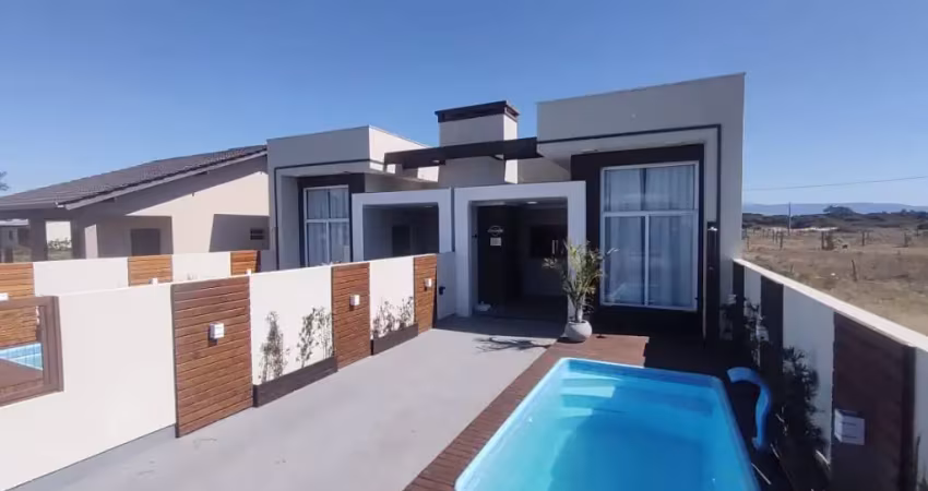 Linda casa pronta para morar a poucos metros do mar e mercado.