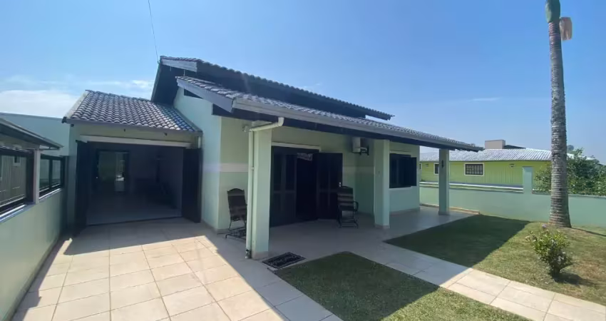 Linda residência localizada no balneário areias brancas em arroio do sal-rs, com 140m² de área.
