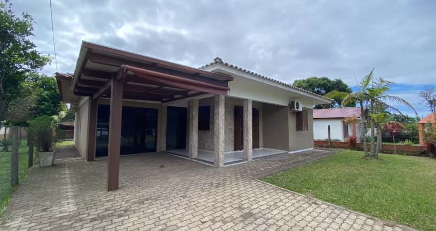 Casa a venda em Arroio do Sal-RS, mobiliado em ótima localização.