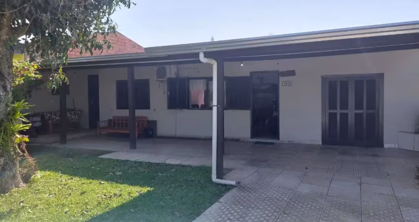 Descubra a beleza e o potencial de investimento desta charmosa casa no balneário areias brancas, localizada no acolhedor município de arroio do sal.