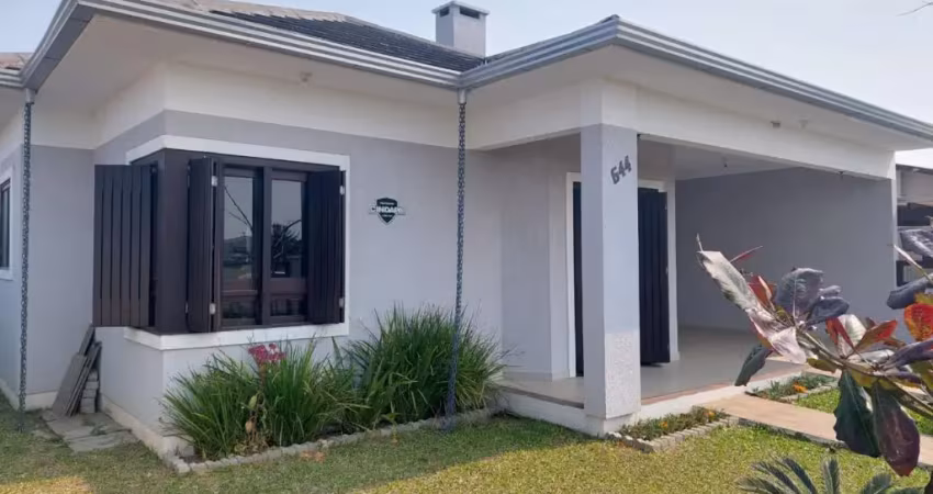 Encantadora residência localizada no balneário camboim em arroio do sal, a apenas 400 metros do mar. com uma área construída de 111m², construída em um lote de12x25.