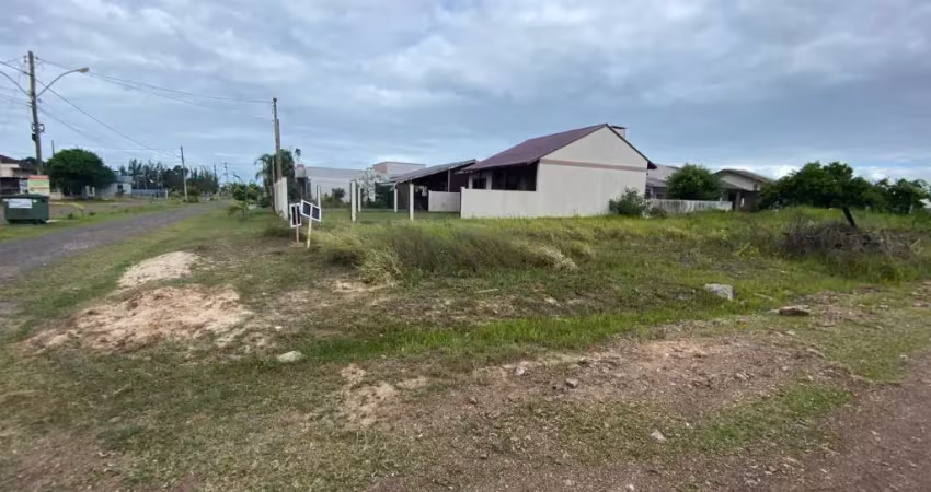 Imóvel localizado no balneário âncora em arroio do sal/rs. terreno de esquina pronto para construir e excelente local para moradia.
