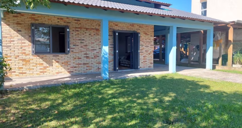 Casa à Venda no Balneário Bom Jesus em Arroio do Sal. Excelente casa com 3 dormitórios, 2banheiros sociais.