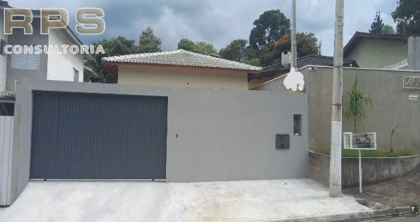 Casa térrea à venda no Jardim Paulista em Atibaia, 3 quartos  sendo 1 suíte, 3 banheiros, 300m² de terreno, quintal excelente para área de lazer!
