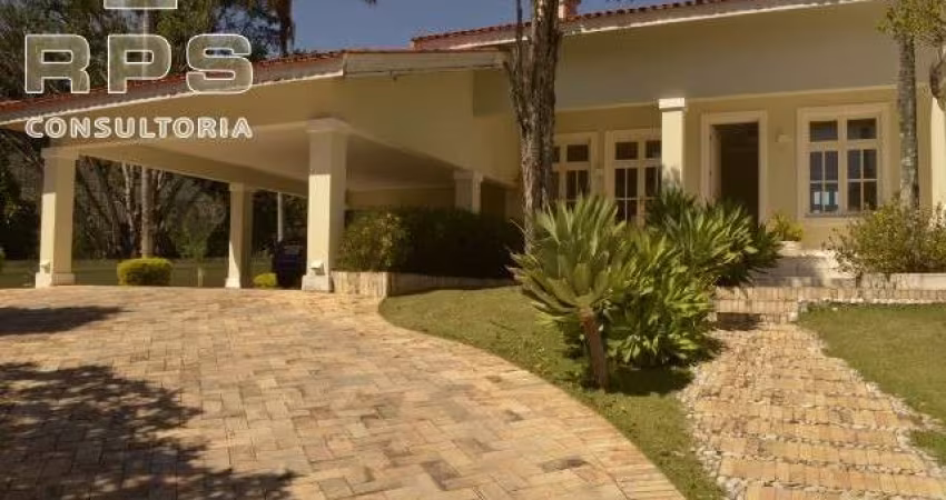 Casa térrea a venda no Condomínio Flamboyant, dentro de Atibaia,  6 quartos, 700m² de área construída, piscina, churrasqueira!