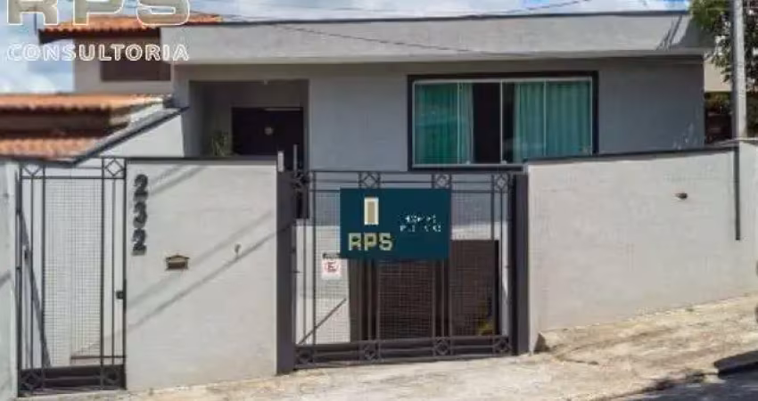 Casa a venda na Vila Junqueira ,  imóvel com 3 suítes, 1 escritório, Sala de estar e sala de jantar + 1 quarto. Varanda com vista para pedra grande