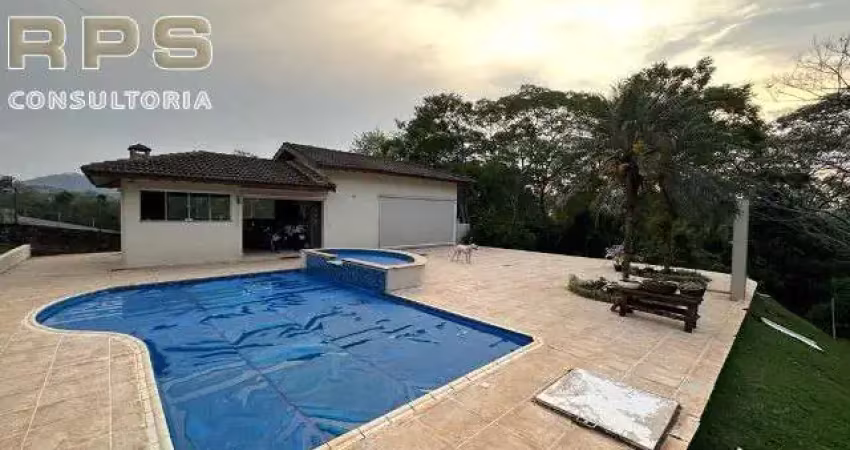 Casa a venda em condomínio fechado em atibaia no serra da estrela com 4 quartos sendo 2 suítes e 5 vagas de garagem