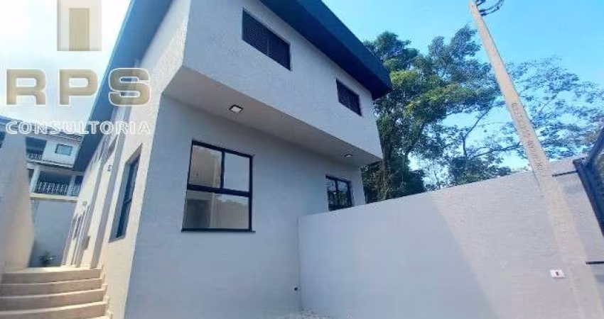 Casa à venda no bairro Jardim Maristela em Atibaia, com 3 suítes, quintal, churrasqueira,  rua sem saída e muito arborizada, ao lado da Alameda Lucas!