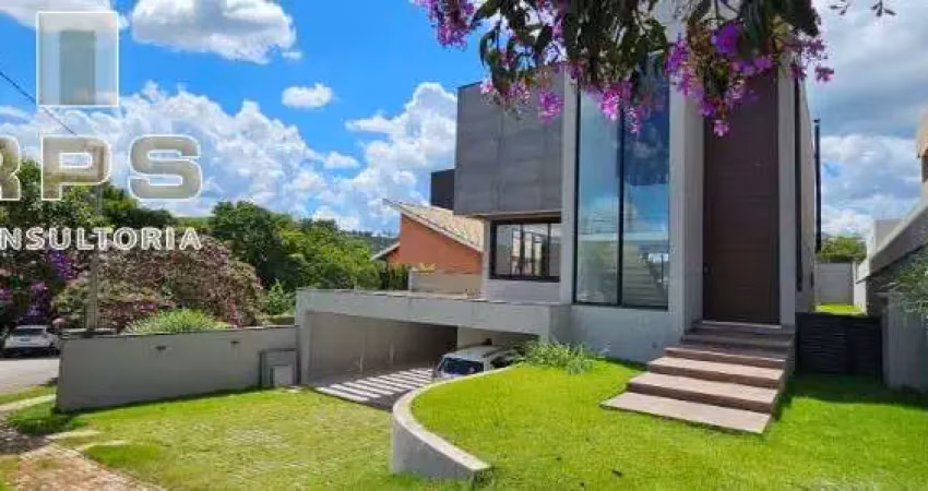 Casa Alto Padrão, pronta para morar, no Condomínio Figueira Garden em Atibaia, à poucos metros do lago, com vista deslumbrante para o lago e montanhas