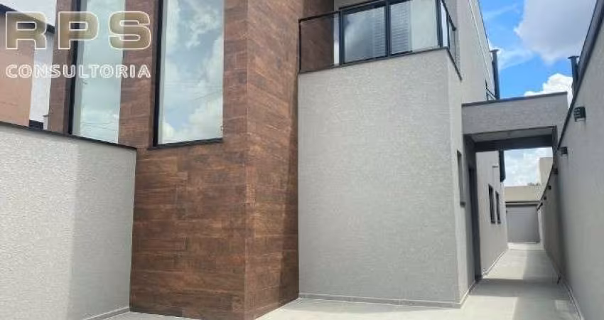 Sobrado novo à venda com 03  quartos sendo 3 suítes, 01 com varanda e vista para a Pedra Grande, ampla sala, área gourmet com churrasqueira e piscina!