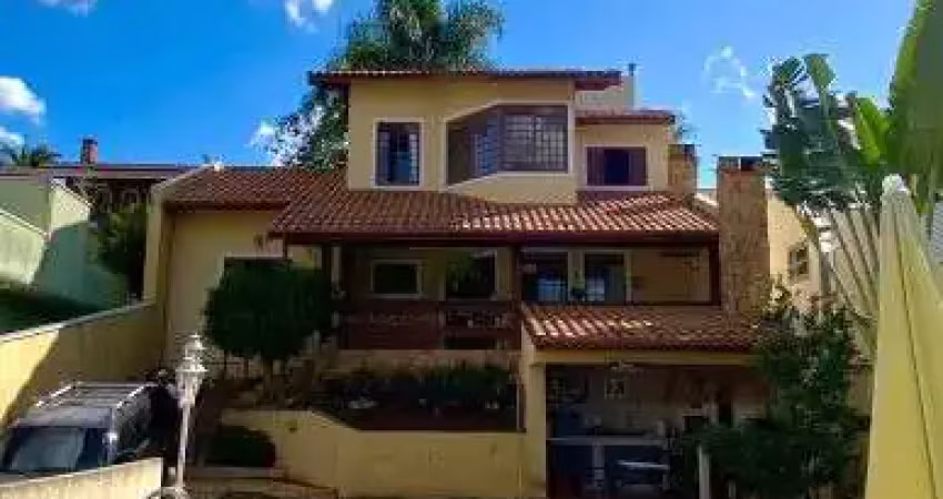 Casa a venda Jardim Paulista em Atibaia, 04 quartos sendo 02 suítes, piscina, churrasqueira, 05 vagas de garagem, 375m ², próximo da Alameda Lucas!